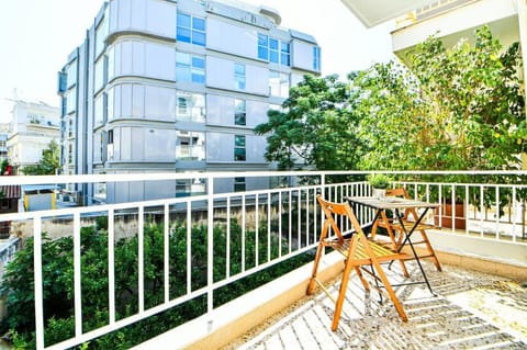 Urban Living  62m² ,100m METRO Apartment in Kallithea