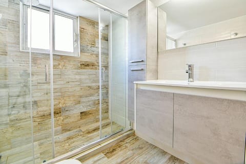 Urban Living  62m² ,100m METRO Apartment in Kallithea