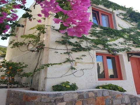 Beautiful Standard Apartment for 4 people near the Sea, with Pool, Ac and Wifi Apartment in Piskopiano