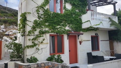 Beautiful Standard Apartment for 4 people near the Sea, with Pool, Ac and Wifi Apartment in Piskopiano