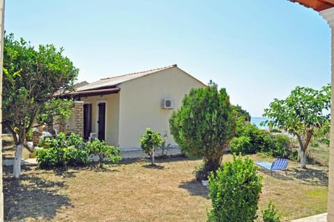 Beachfront holiday Houses Yannis on Agios Gordios beach Vacation rental in Saint Gordios beach