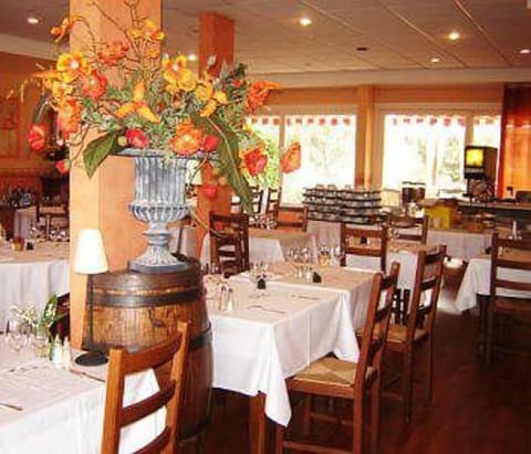 The Originals City, Hôtel Le Cheval Rouge, Tours Ouest Hotel in Centre-Val de Loire