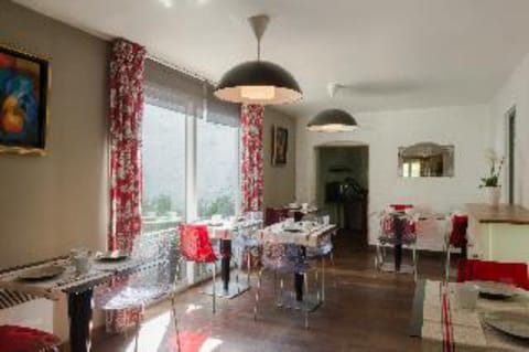 La Ferme Blanche, The Originals Relais Hotel in Lille