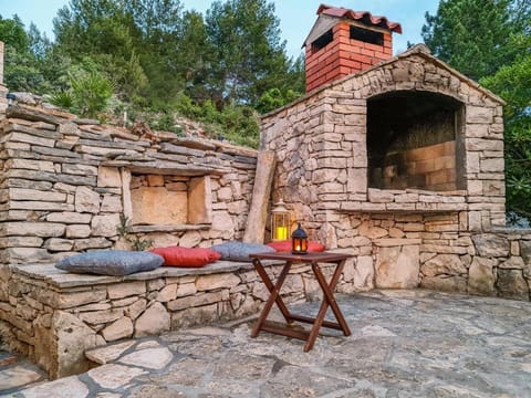 Villa Insula - Perfect off-grid, seafront house Vacation rental in Dubrovnik-Neretva County