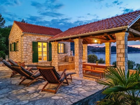 Villa Insula - Perfect off-grid, seafront house Vacation rental in Dubrovnik-Neretva County