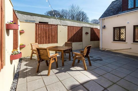Primrose - 1 Bedroom Cottage - Llanteg Vacation rental in Amroth
