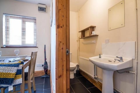 Primrose - 1 Bedroom Cottage - Llanteg Vacation rental in Amroth