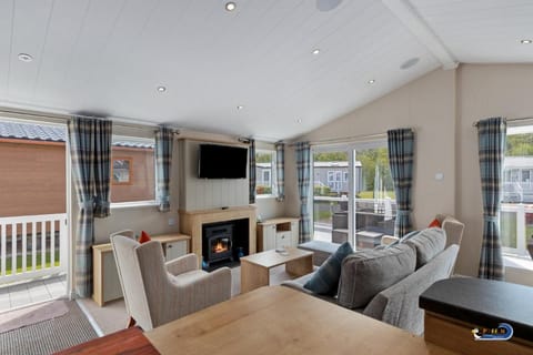 St Mary's View - Luxury Lodge, Short Walk to Beach, Parking Vacation rental in Wales