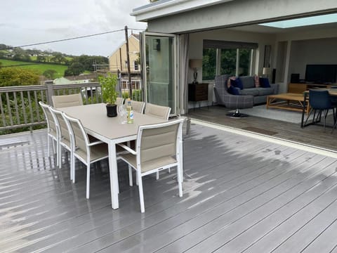 Amber Cottage - Luxury Cottage, Hot Tub, Sea Views and Log Burner Vacation rental in Saundersfoot