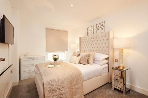 Deluxe City Centre Apt Balcony View and Free Parking Apartment in Leeds