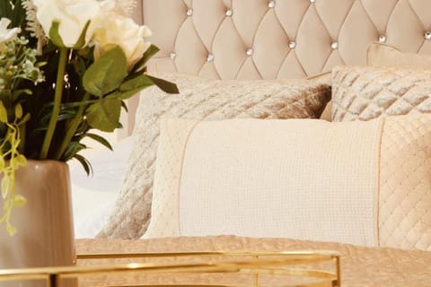 Deluxe City Centre Apt Balcony View and Free Parking Apartment in Leeds