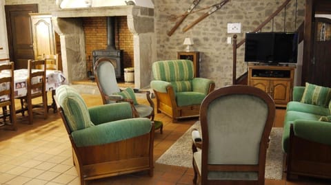 Gîtes au Château de Vernières Country House in Auvergne-Rhône-Alpes