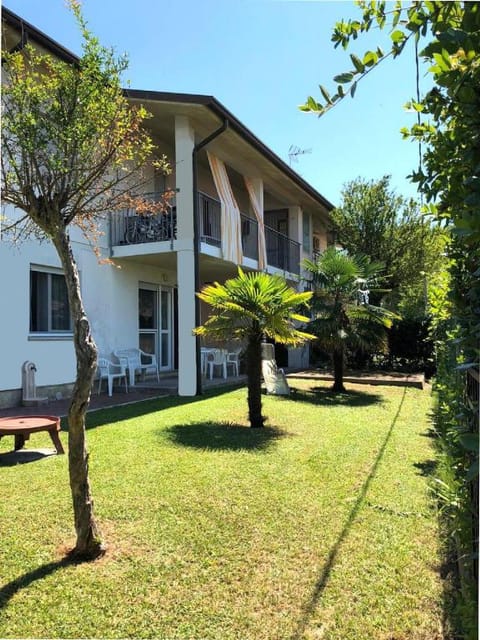 Beautiful villa with garden for 6 people Villa in Porto Santa Margherita
