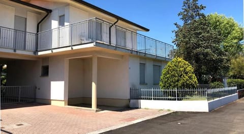 Beautiful villa with garden for 6 people Villa in Porto Santa Margherita