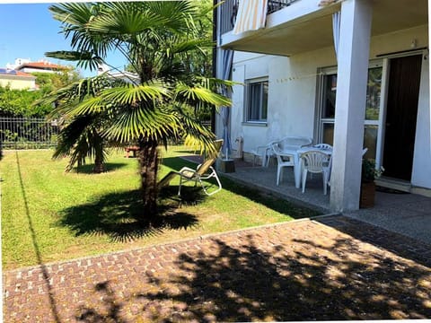 Beautiful villa with garden for 6 people Villa in Porto Santa Margherita