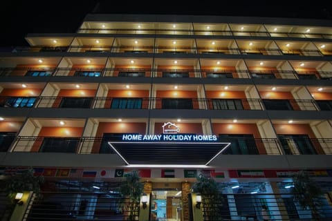 Home Away Holiday Homes Hotel in Dubai
