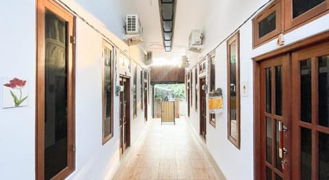 OYO 90512 Tiny House Hotel in Blahbatuh