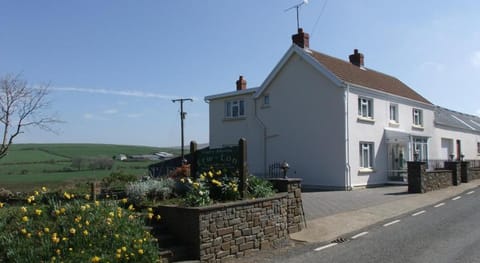 Erw-Lon Farm Farm Stay in Wales