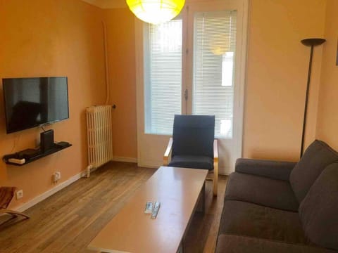 Nantes 3p Box Free 1 to 6 Pers Linen Provided Apartment in Rezé