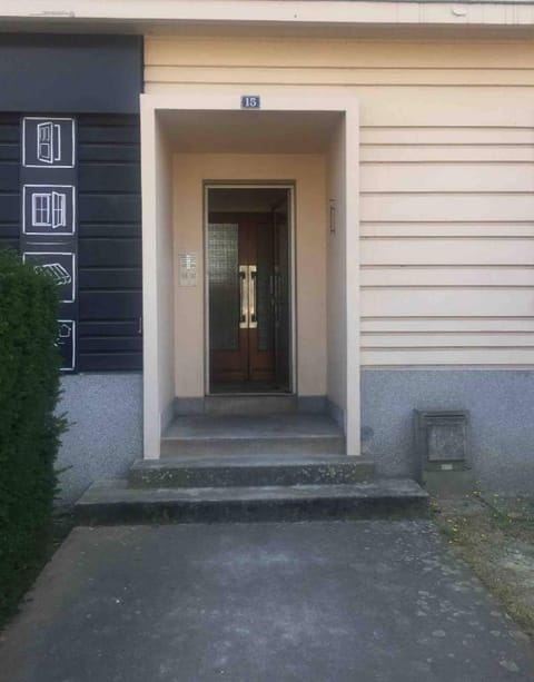 Nantes 3p Box Free 1 to 6 Pers Linen Provided Apartment in Rezé