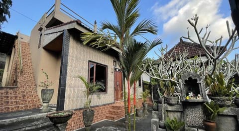 Mongan Homestay Beside The Belulang Hot Spring Bed and Breakfast in Bali