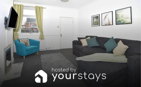 Oxford House | NEW Three-Bedroom Home Vacation rental in Newcastle-under-Lyme