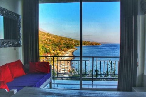 Waeni's Sunset View Hotel in Abang