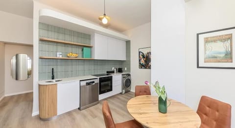 On the Beach in Camps Bay - fully equipped 2 bedroom apartment Apartment in Camps Bay