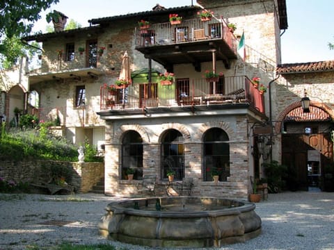 Mansion in Langhe with Pool and Winery Charm Vacation rental in Liguria