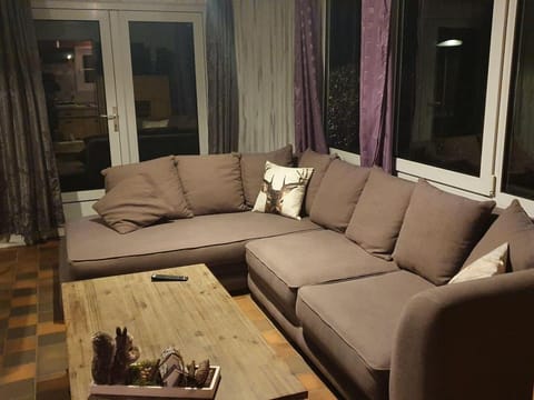 Lanklaar Chalet with Garden Vacation rental in Dilsen-Stokkem