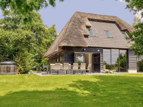Tranquil Farmhouse in Rijsbergen with Hot Tub and Garden Vacation rental in Breda
