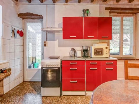 Traditional Holiday Home in Brinon sur Beuvron Vacation rental in Bourgogne-Franche-Comté