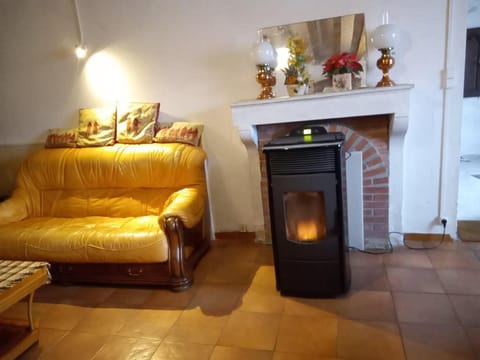 Traditional Holiday Home in Brinon sur Beuvron Vacation rental in Bourgogne-Franche-Comté