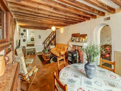 Traditional Holiday Home in Brinon sur Beuvron Vacation rental in Bourgogne-Franche-Comté