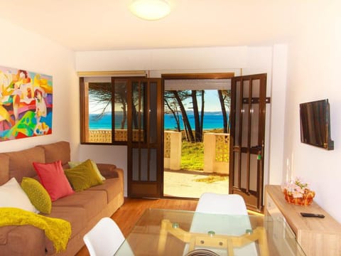 Apartment with Ocean Terrace Apartment in O Morrazo