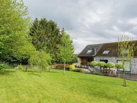 Cozy Bedrooms Cottage, Soumoy Vacation rental in Wallonia, Belgium