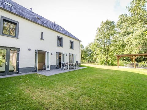 Villa in Maastricht with Spacious Garden Vacation rental in Maastricht