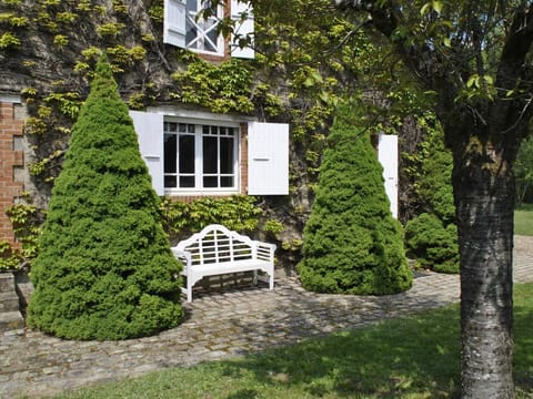 Mansion in Charrin by Loire with Pool Vacation rental in Bourgogne-Franche-Comté