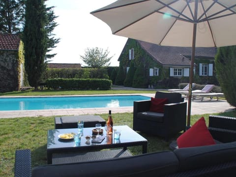 Mansion in Charrin by Loire with Pool Vacation rental in Bourgogne-Franche-Comté