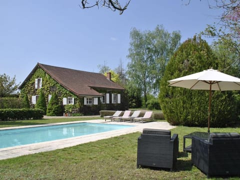 Mansion in Charrin by Loire with Pool Vacation rental in Bourgogne-Franche-Comté