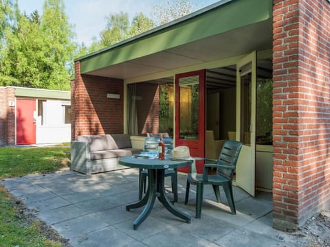 Bungalow in Netherlands with Bubble Bath Vacation rental in Arcen