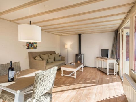 Bungalow in Netherlands with Bubble Bath Vacation rental in Arcen