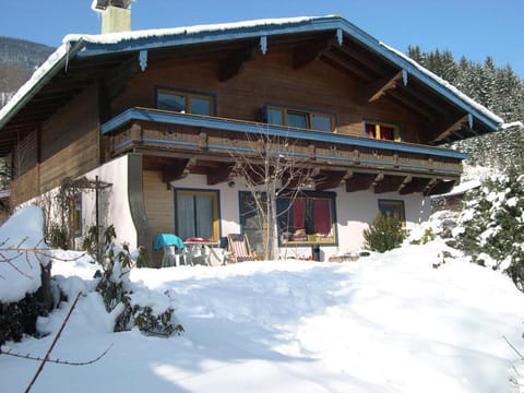 Chalet in Neukirchen near Ski Lifts Apartment in Salzburgerland
