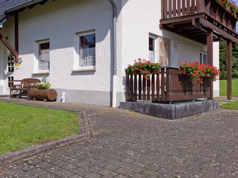 Modern Apartment in Bolsdorf with Sauna Apartment in Vulkaneifel