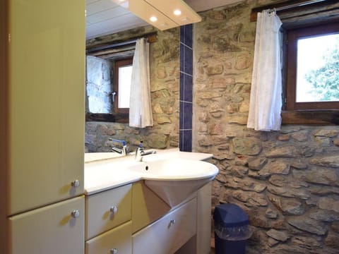 Cottage in Petite Langlire with bubble bath Vacation rental in Vielsalm