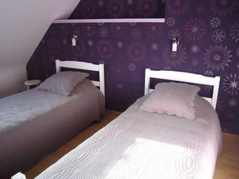 Peaceful Garden Retreat, Epiniac Vacation rental in Brittany