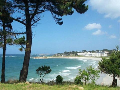 Peaceful Garden Retreat, Epiniac Vacation rental in Brittany