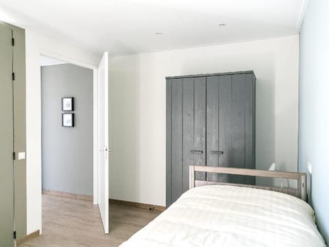 Bungalow in Netherlands with Garden Terrace Vacation rental in s-Gravenzande