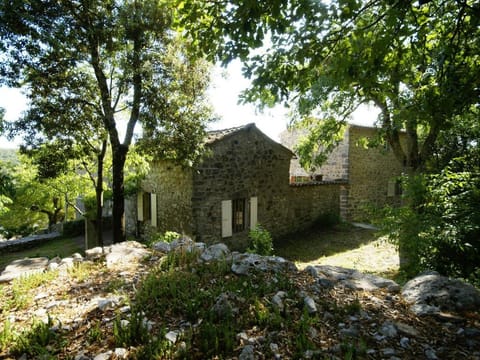 Hilltop Hideaway near Beaulieu Vacation rental in Provence-Alpes-Côte d'Azur