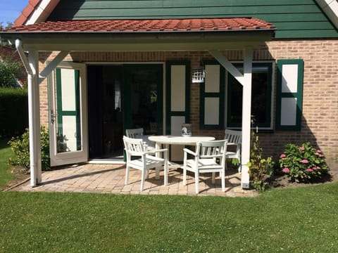 Quaint Holiday Home in Zonnemaire with Roofed Terrace Vacation rental in Zeeland, Netherlands